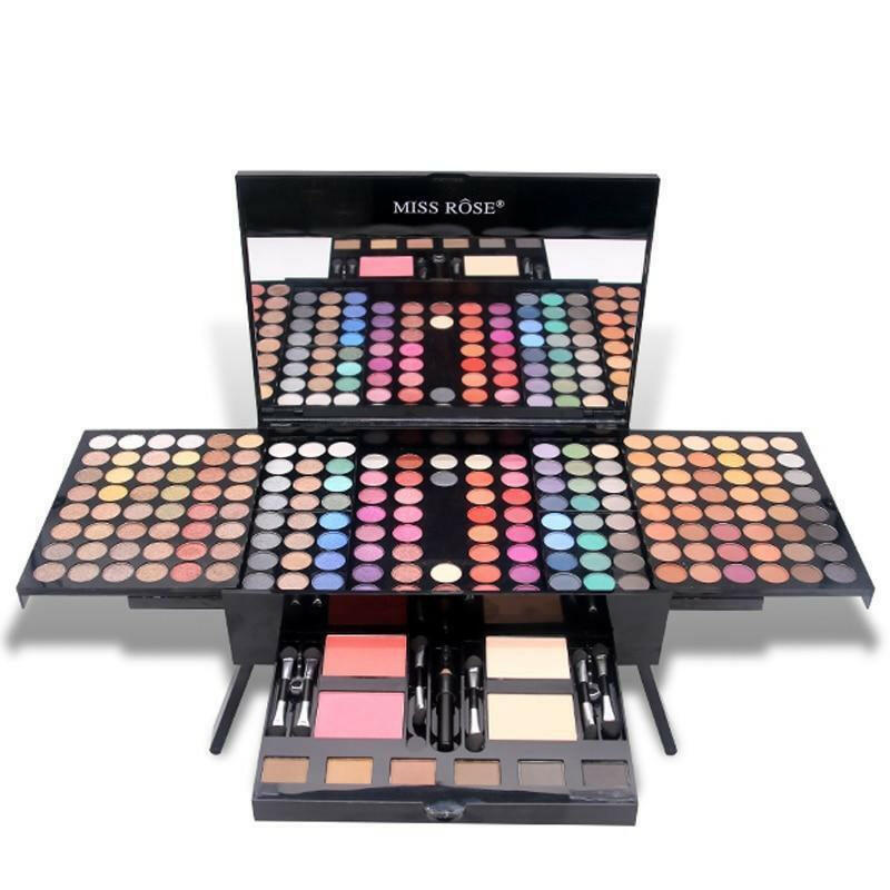 ULTIMATE MAKEUP SET.